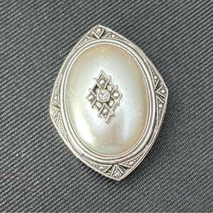 vintage Avon Chesterfield Collection brooch and pendant from the 1980s